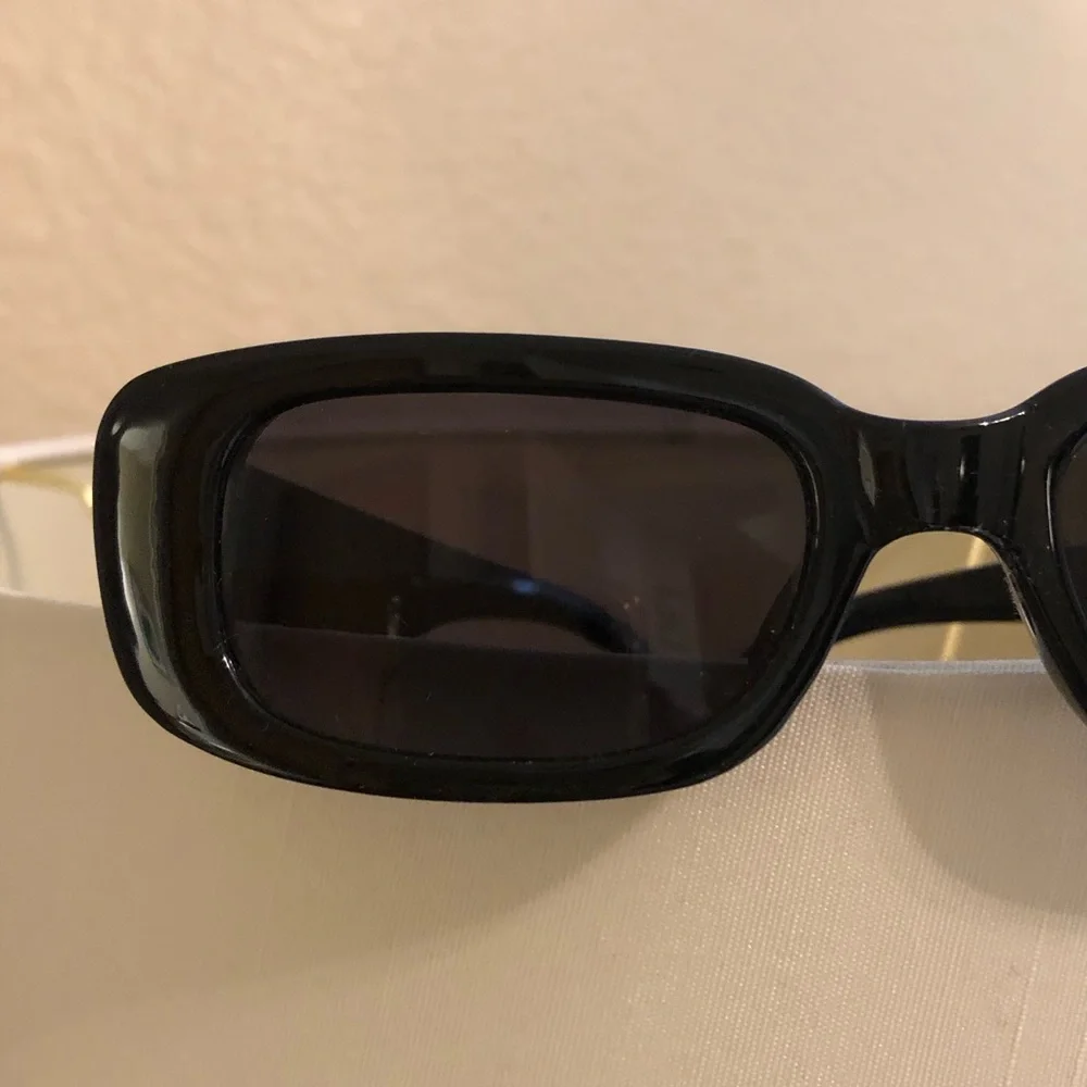 Like-new Sunglasses in Black - Picture 2 of 6